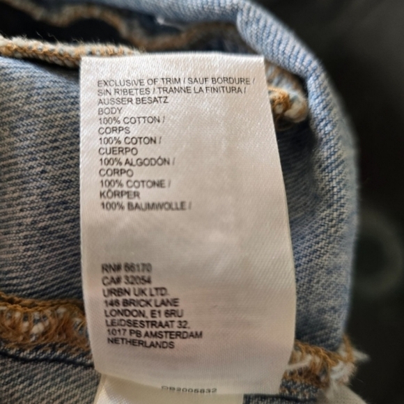 NWT Anthropologie Pilcro Pitched Micro Denim Shorts, Size 29 - Picture 11 of 12